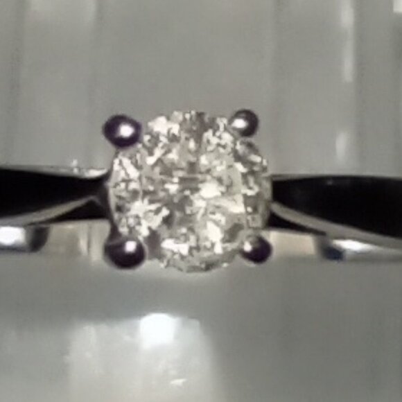 REDUCED!  14Kt White Gold 0.20-Carat Solitaire Diamond Ring - Picture 2 of 6